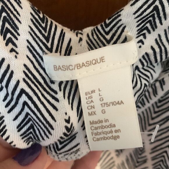 EUC basic black and white romper! Size L - Picture 2 of 3
